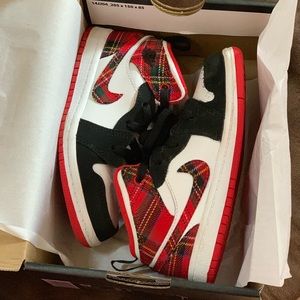 Toddler Nike Jordan Boy size 9 shoes